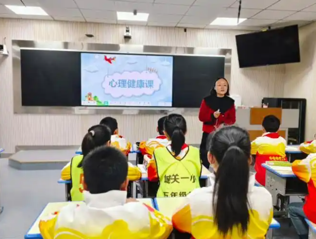 让校园充溢阳光花香让英勇的生命之花在时间的枝头开放美的希冀 让校园充溢阳光花香让英勇的生命之花在时间的枝头开放美的希冀