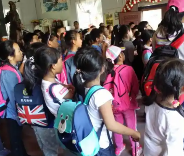 面临繁重的学业杂乱的压力孩子们常常对