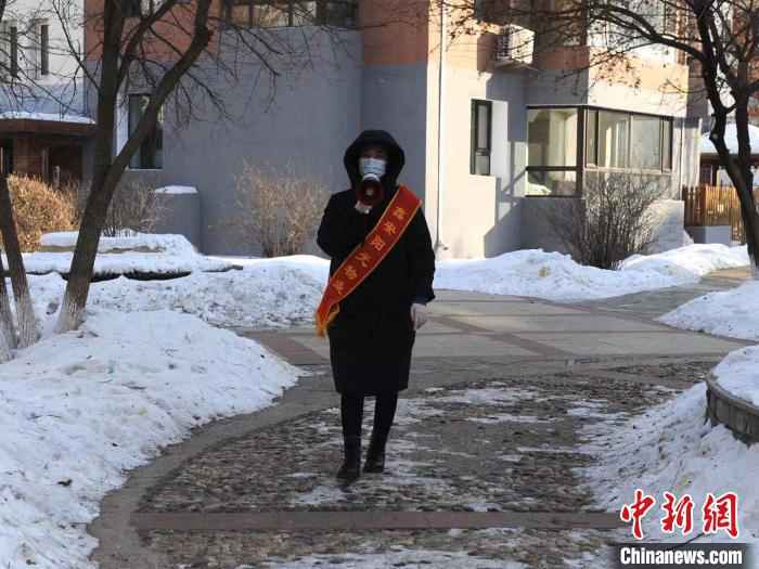 台丹每天在小区内进行防疫宣传 刘栋 摄  城里也响起“防疫大喇叭”:长春小区硬核喊话业主少走动