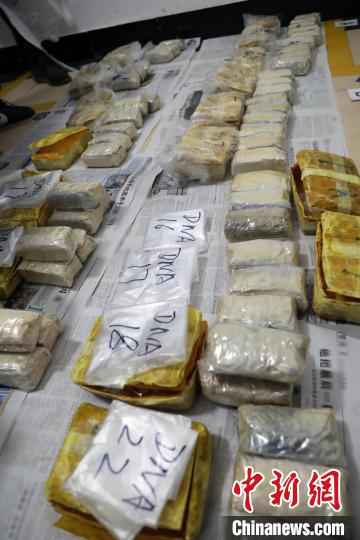 图为缴获的毒品。 张锦难 摄  云南保山边境管理支队查获一起毒品案 缴毒逾11公斤