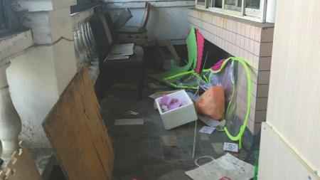 出租屋现在的情况杂乱无章。  租客交的房租去哪儿了?疫情下中介公司玩起租赁套路